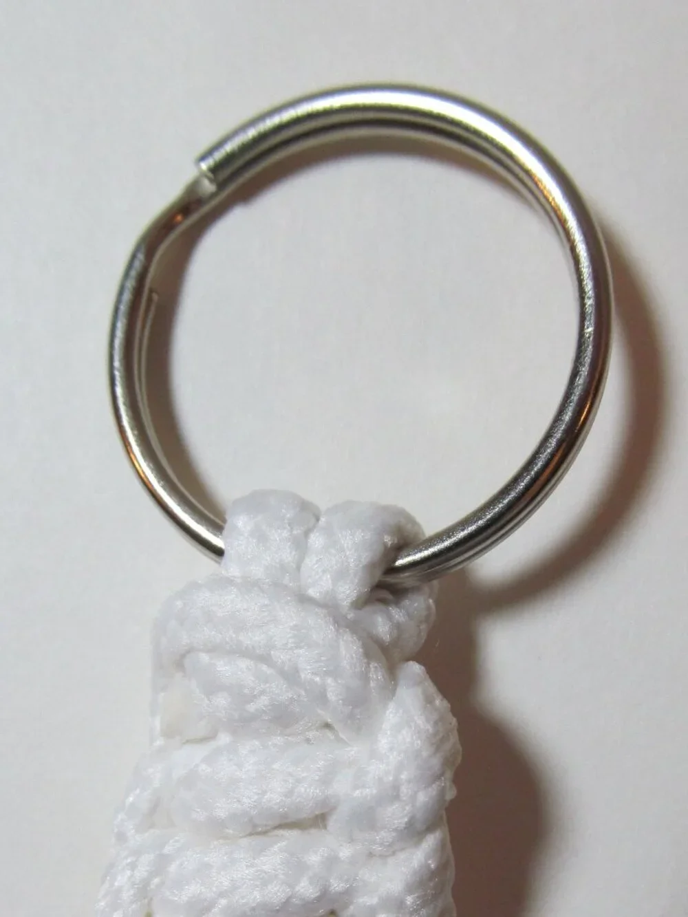 White Paracord Keychain 22812026